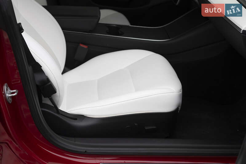 Седан Tesla Model 3 2020 в Києві