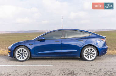 Седан Tesla Model 3 2022 в 