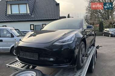 Седан Tesla Model 3 2020 в Ровно