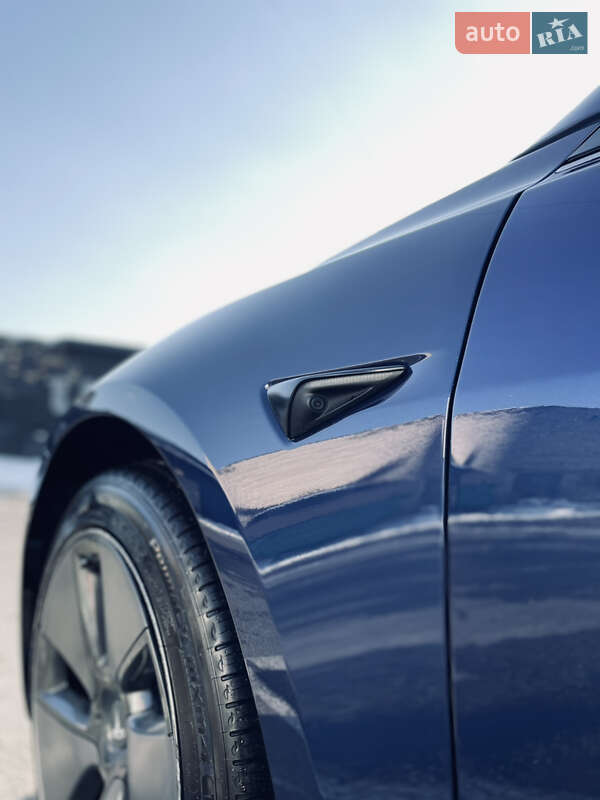 Седан Tesla Model 3 2021 в Киеве