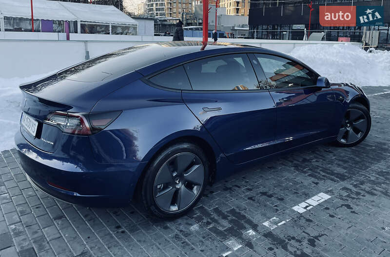 Седан Tesla Model 3 2021 в Киеве