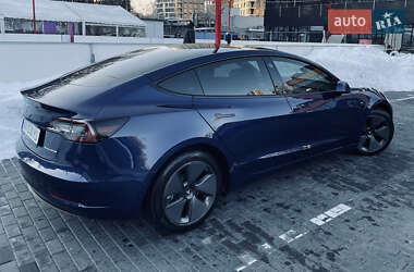 Седан Tesla Model 3 2021 в 