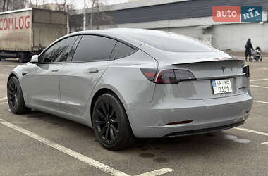 Седан Tesla Model 3 2022 в 