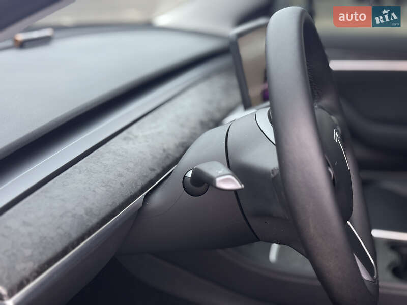 Седан Tesla Model 3 2022 в Киеве