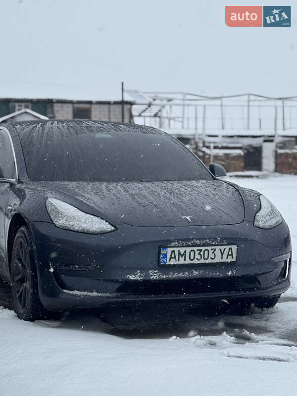 Седан Tesla Model 3 2020 в Житомирі