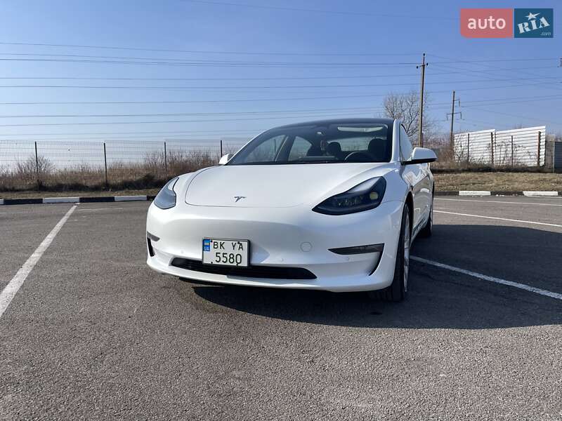 Седан Tesla Model 3 2022 в Ровно