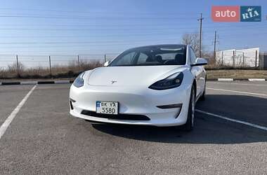 Седан Tesla Model 3 2022 в Ровно