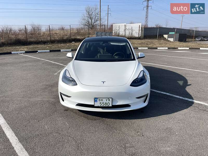 Седан Tesla Model 3 2022 в Ровно