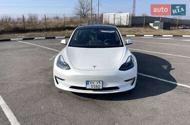 Седан Tesla Model 3 2022 в Ровно