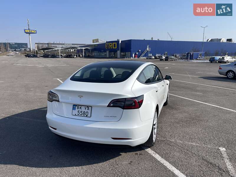 Седан Tesla Model 3 2022 в Ровно