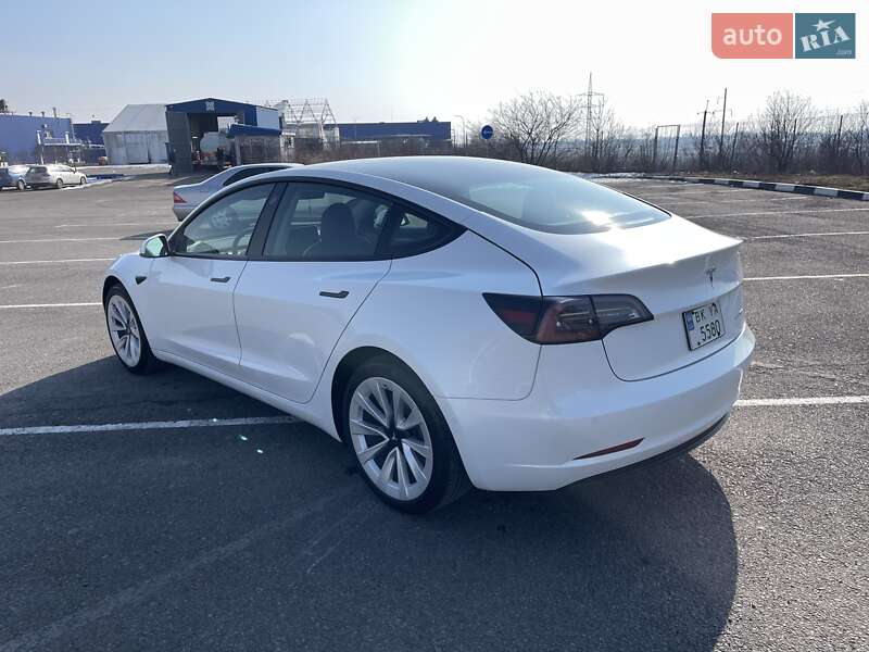 Седан Tesla Model 3 2022 в Ровно