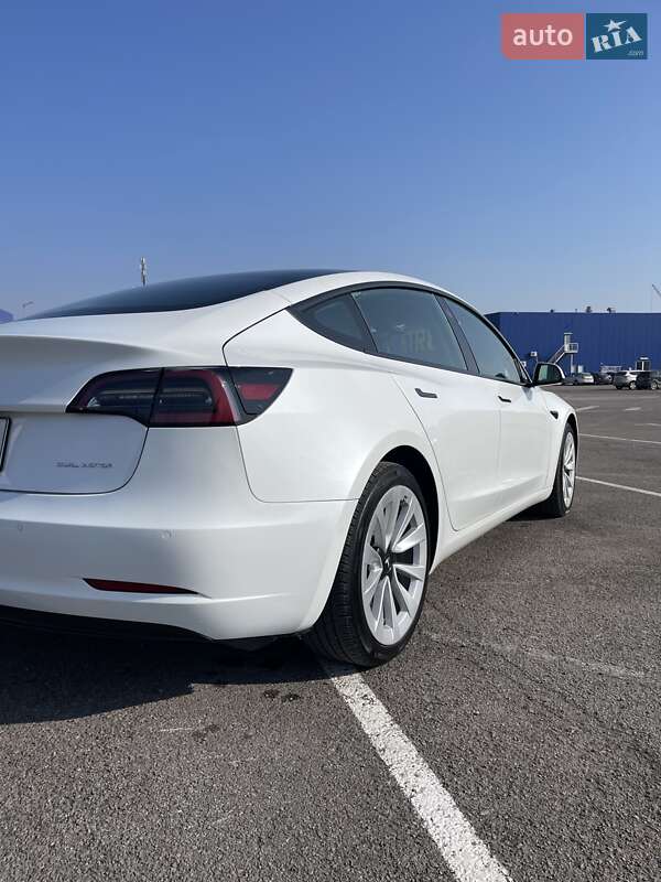 Седан Tesla Model 3 2022 в Ровно