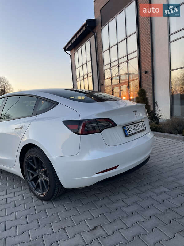 Седан Tesla Model 3 2023 в Тернополе