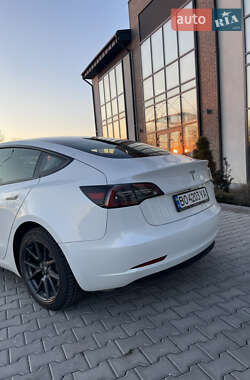 Седан Tesla Model 3 2023 в 