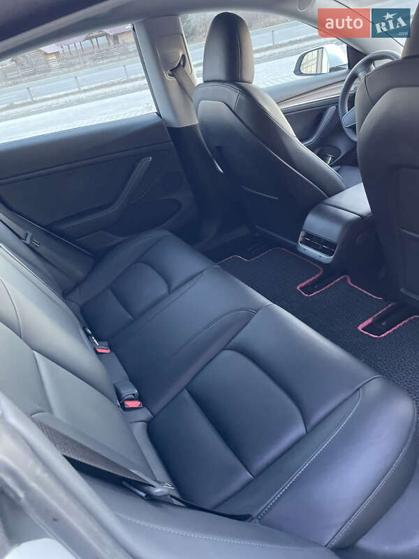Седан Tesla Model 3 2023 в Тернополе