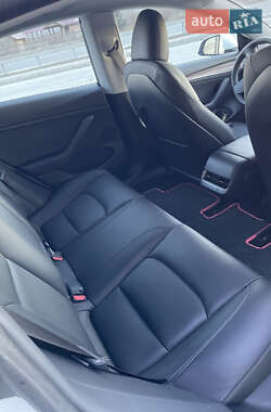 Седан Tesla Model 3 2023 в 