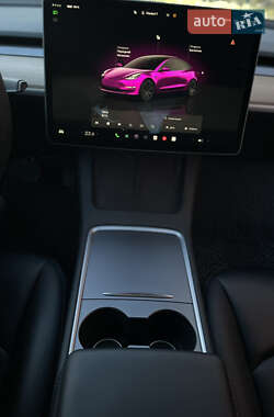Седан Tesla Model 3 2023 в 