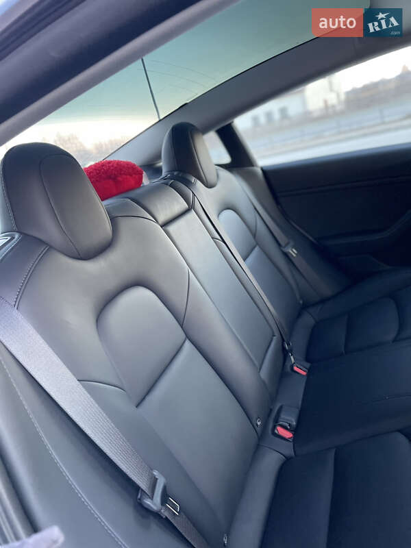 Седан Tesla Model 3 2023 в Тернополе