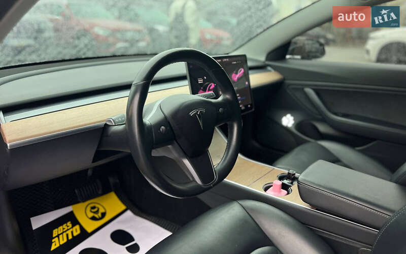 Седан Tesla Model 3 2019 в Івано-Франківську