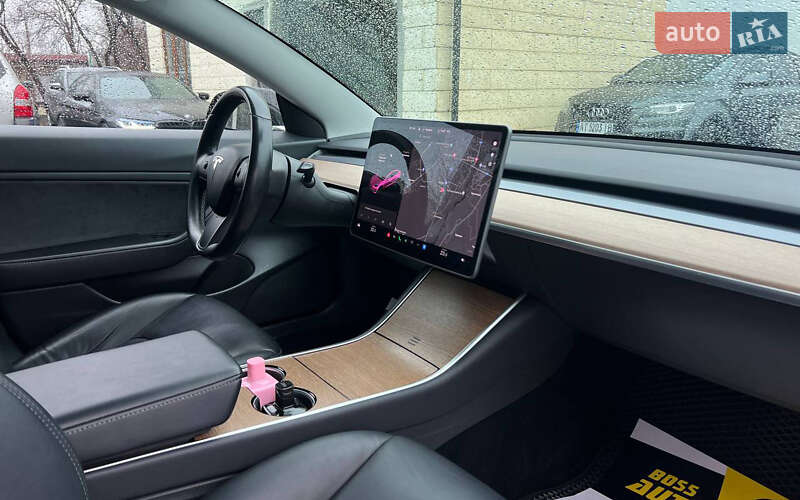 Седан Tesla Model 3 2019 в Івано-Франківську