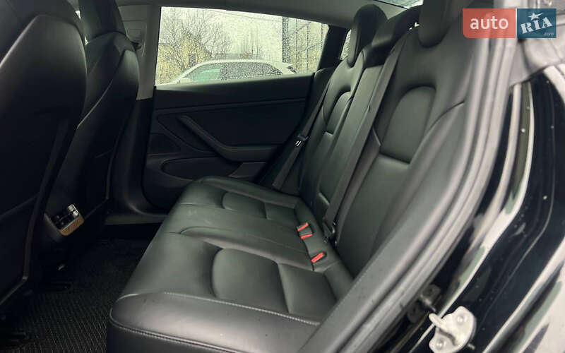 Седан Tesla Model 3 2019 в Івано-Франківську