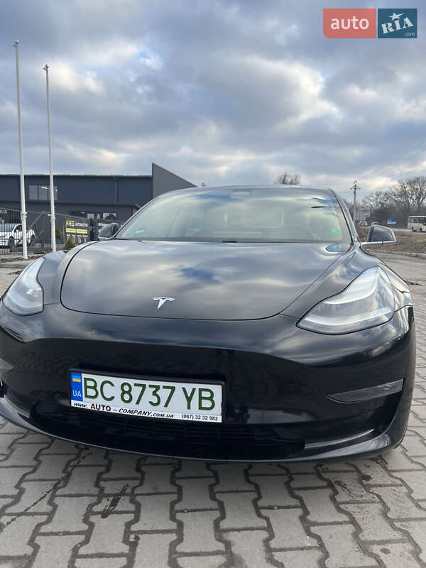 Седан Tesla Model 3 2019 в Львові