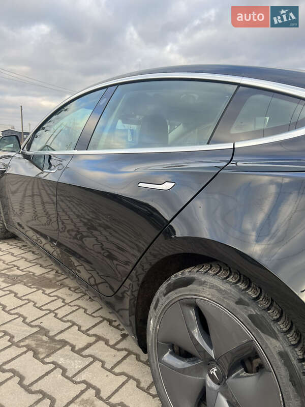 Седан Tesla Model 3 2019 в Львові