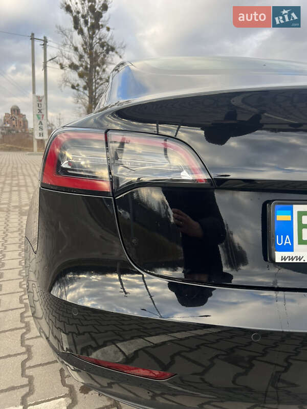 Седан Tesla Model 3 2019 в Львові