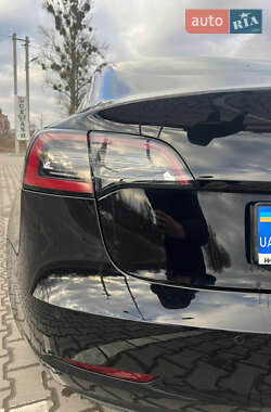 Седан Tesla Model 3 2019 в 