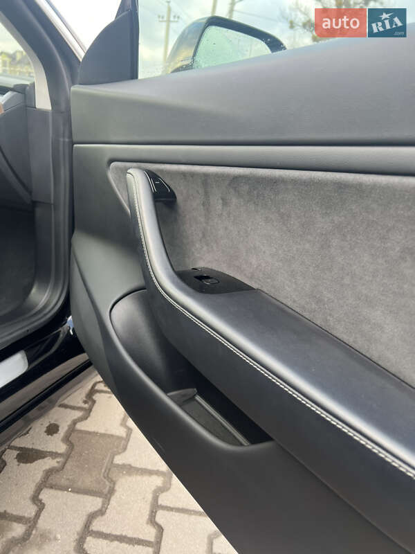 Седан Tesla Model 3 2019 в Львові