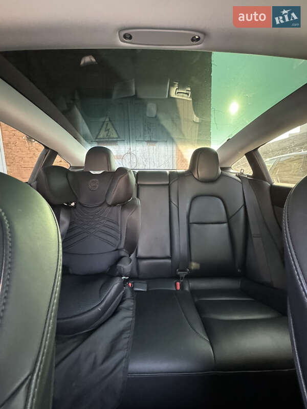 Седан Tesla Model 3 2019 в Чернигове