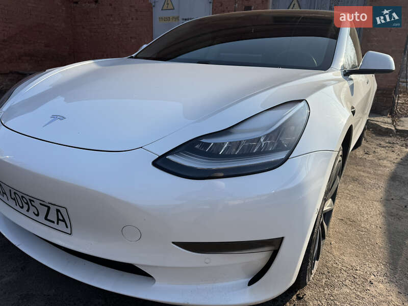 Седан Tesla Model 3 2019 в Чернигове