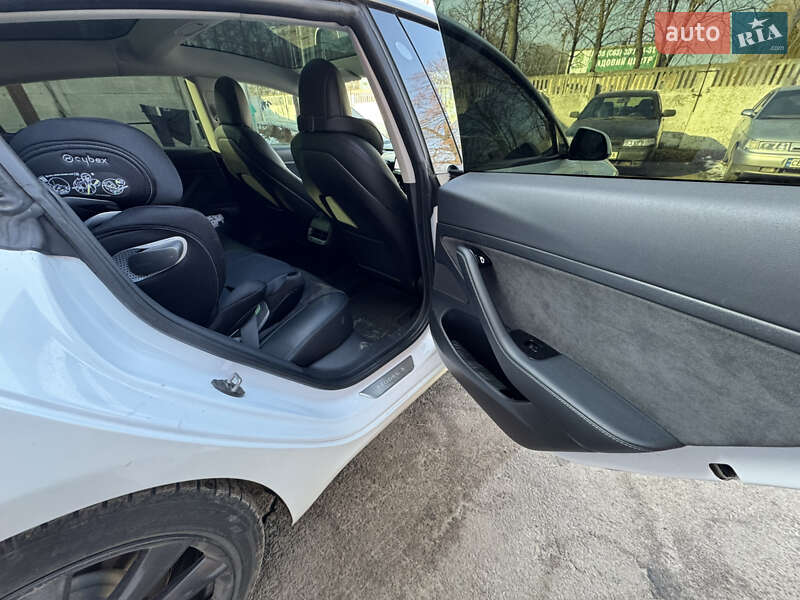 Седан Tesla Model 3 2019 в Чернигове