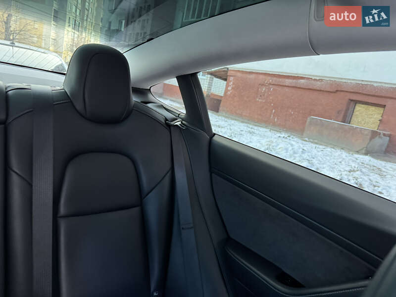 Седан Tesla Model 3 2019 в Чернигове