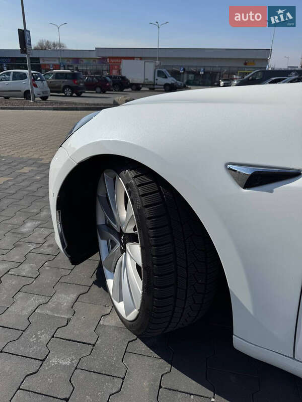Седан Tesla Model 3 2019 в Львове