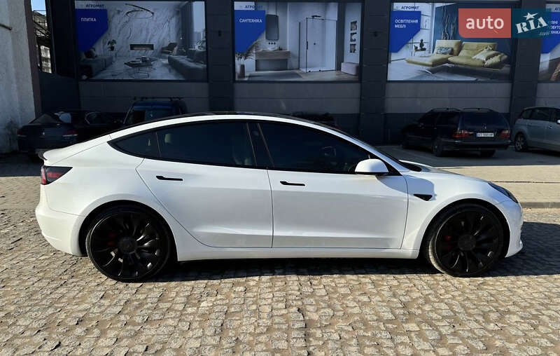Седан Tesla Model 3 2021 в Львові