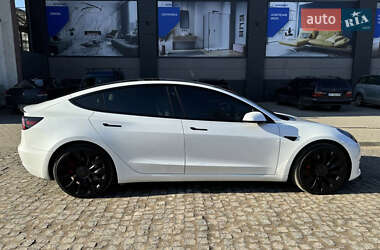 Седан Tesla Model 3 2021 в 
