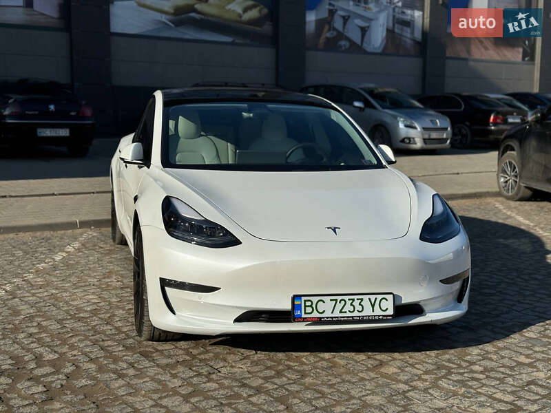 Седан Tesla Model 3 2021 в Львові