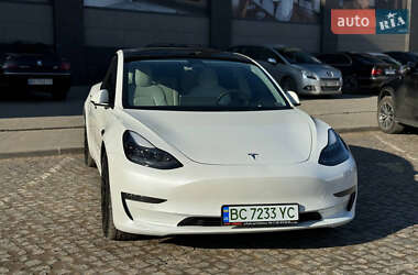 Седан Tesla Model 3 2021 в 