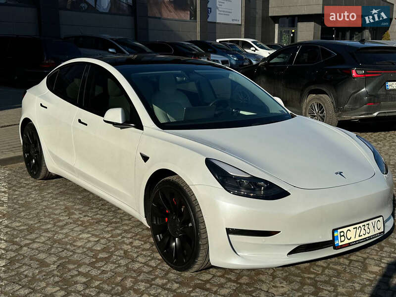 Седан Tesla Model 3 2021 в Львові
