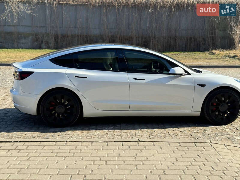Седан Tesla Model 3 2021 в Львові