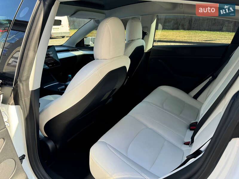 Седан Tesla Model 3 2021 в Львові