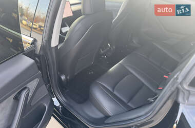 Седан Tesla Model 3 2019 в 