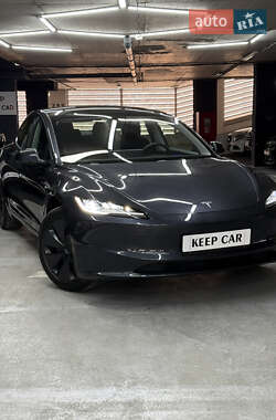 Седан Tesla Model 3 2024 в 