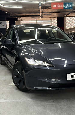 Седан Tesla Model 3 2024 в 