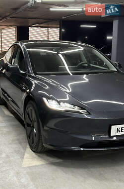 Седан Tesla Model 3 2024 в 