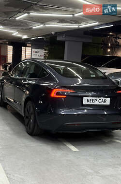 Седан Tesla Model 3 2024 в 