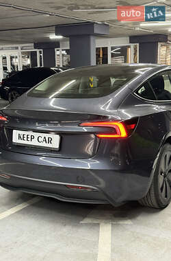 Седан Tesla Model 3 2024 в 