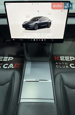 Седан Tesla Model 3 2024 в 