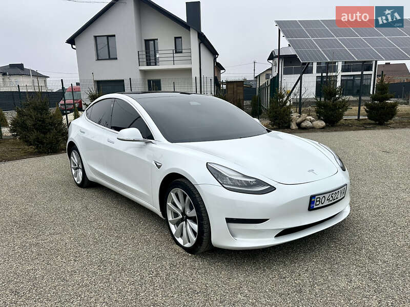Седан Tesla Model 3 2020 в Тернополе